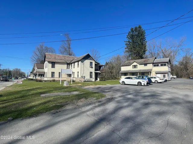 $1,100 | 524 Maple Avenue, Unit 1, Saratoga Springs, NY 12866