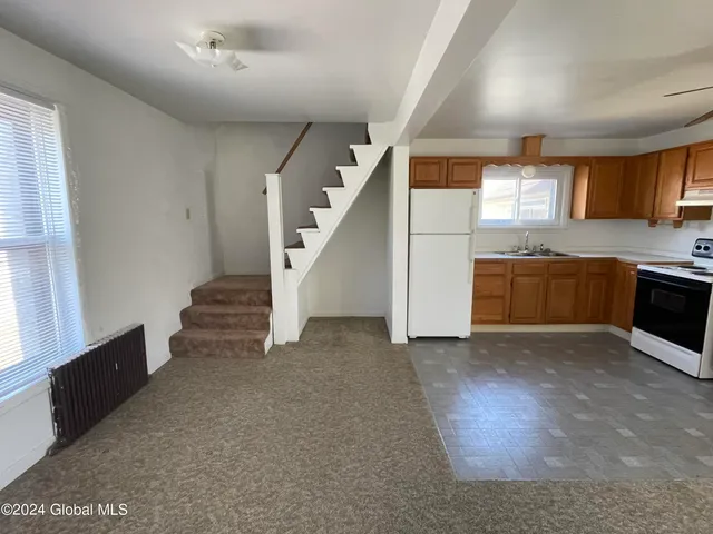 $1,100 | 524 Maple Avenue, Unit 1, Saratoga Springs, NY 12866