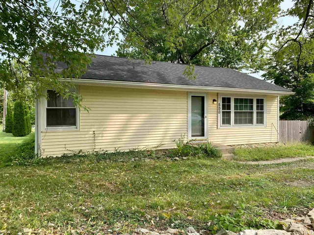 $940 | 600 West Cherokee Drive, Bloomington, IN 47403