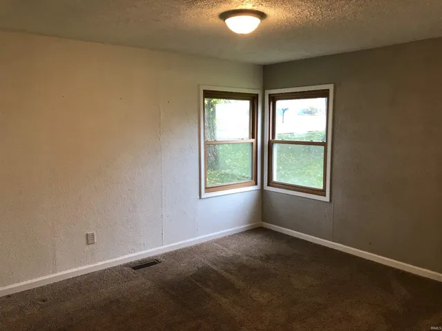 $940 | 600 West Cherokee Drive, Bloomington, IN 47403