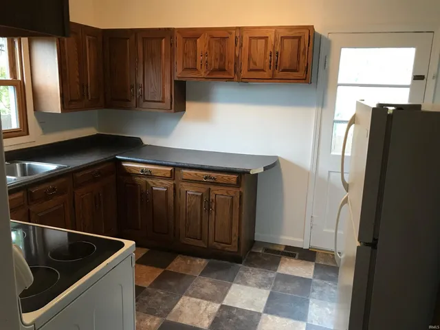 $940 | 600 West Cherokee Drive, Bloomington, IN 47403