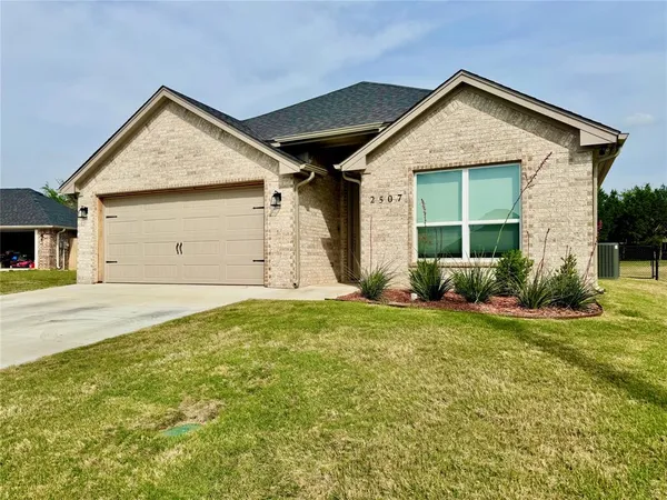 $2,300 | 2507 Christine Drive, Granbury, TX 76048