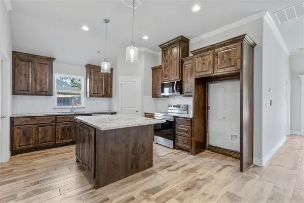 $2,300 | 2507 Christine Drive, Granbury, TX 76048