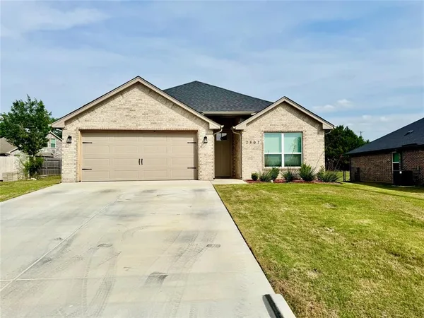 $2,300 | 2507 Christine Drive, Granbury, TX 76048