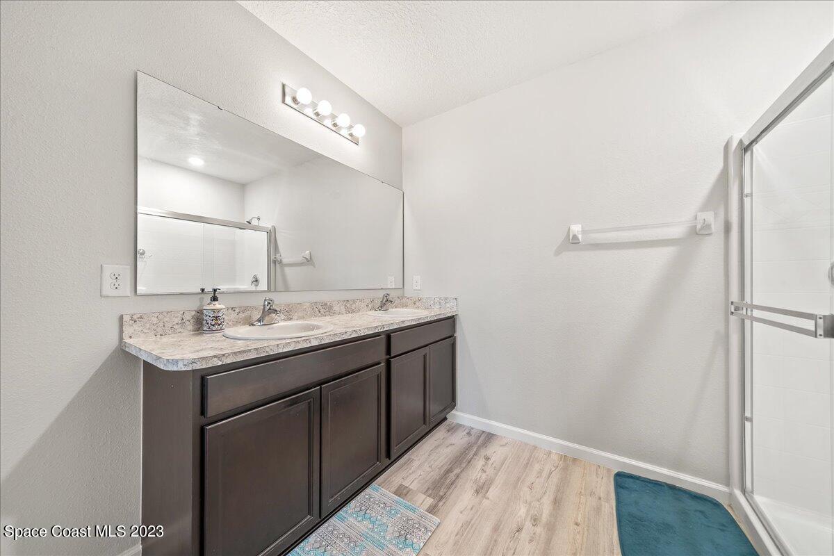 4480 Pagosa Springs Circle Melbourne, FL 32901 - Photo 19 of 41 Main bathroom