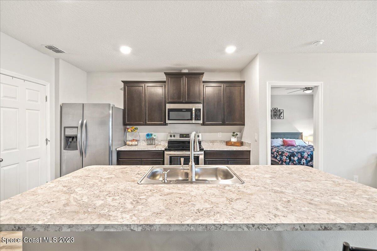 4480 Pagosa Springs Circle Melbourne, FL 32901 - Photo 4 of 41 Kitchen