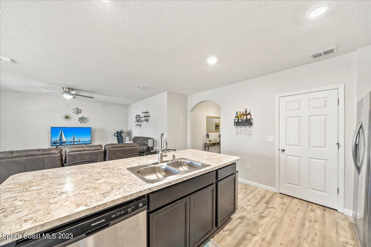 4480 Pagosa Springs Circle Melbourne, FL 32901 - Photo 7 of 41 Kitchen