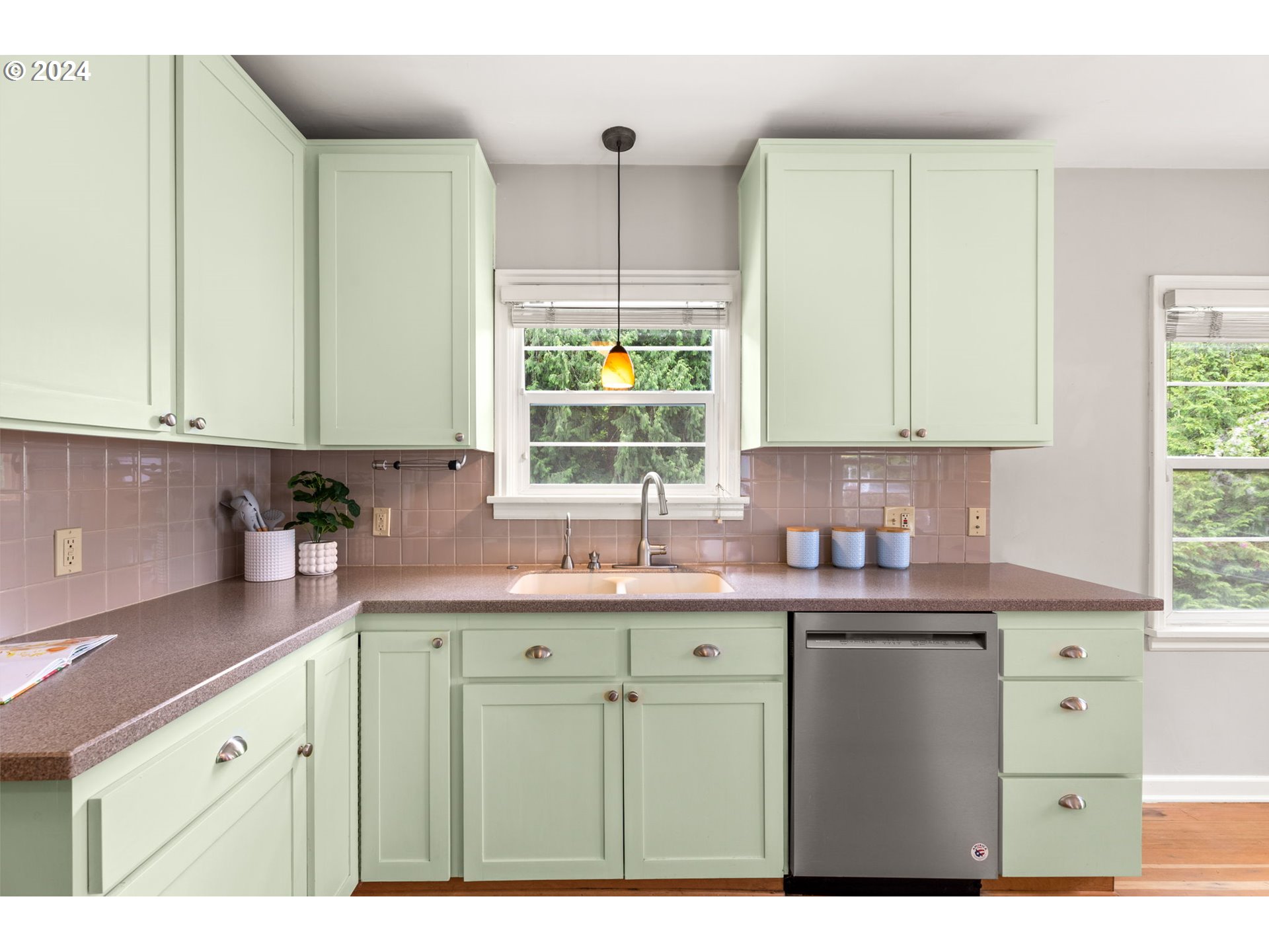 2212 Southwest Taylors Ferry Road Portland, OR 97219 - Photo 11 of 43 Gallery Image 11