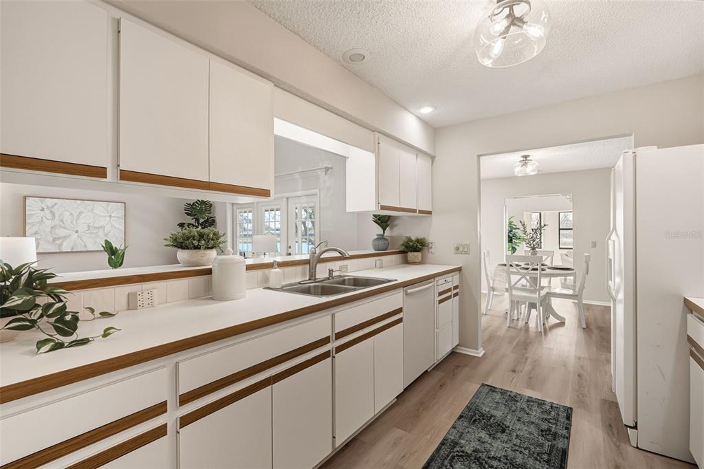 3308 Meadow Run Circle Venice, FL 34293 - Photo 14 of 79