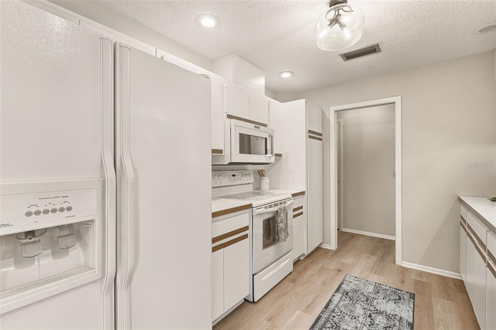 3308 Meadow Run Circle Venice, FL 34293 - Photo 16 of 79