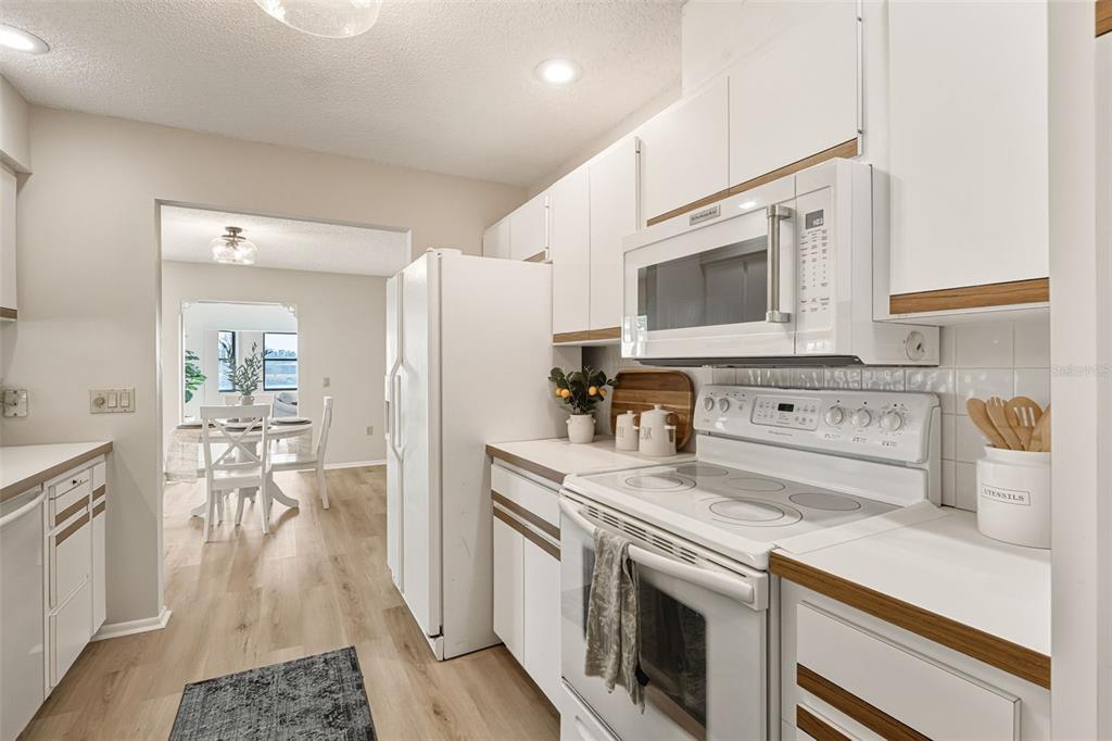 3308 Meadow Run Circle Venice, FL 34293 - Photo 18 of 79