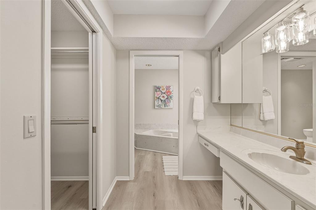 3308 Meadow Run Circle Venice, FL 34293 - Photo 35 of 79