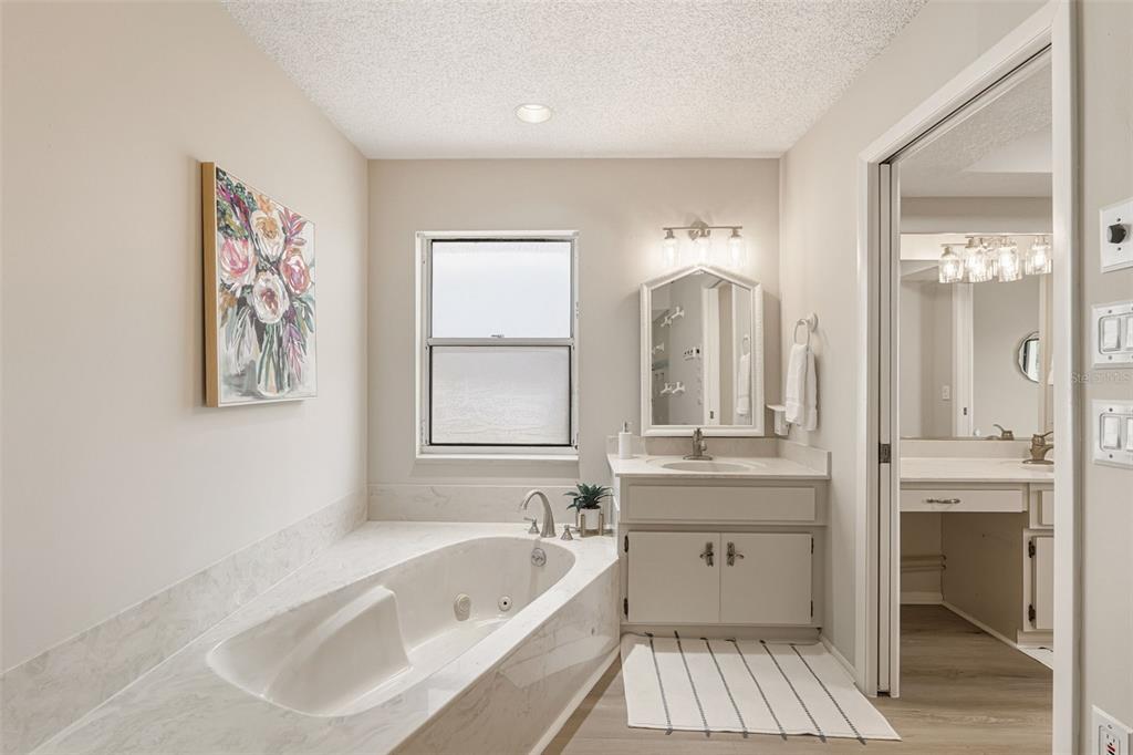 3308 Meadow Run Circle Venice, FL 34293 - Photo 40 of 79