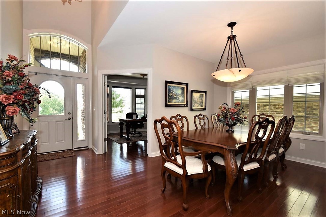 5125 River Creek Road Cleveland, OH 44124 - Photo 2 of 33 Double height front entry hall