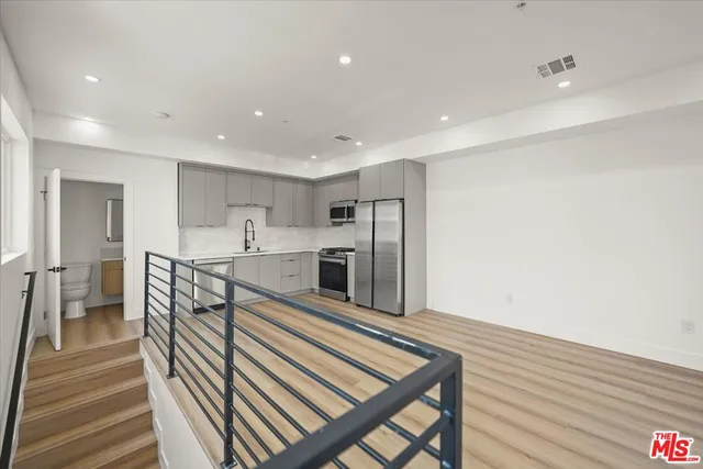 $3,208 | 910 North Hudson Avenue, Unit A, Los Angeles, CA 90038