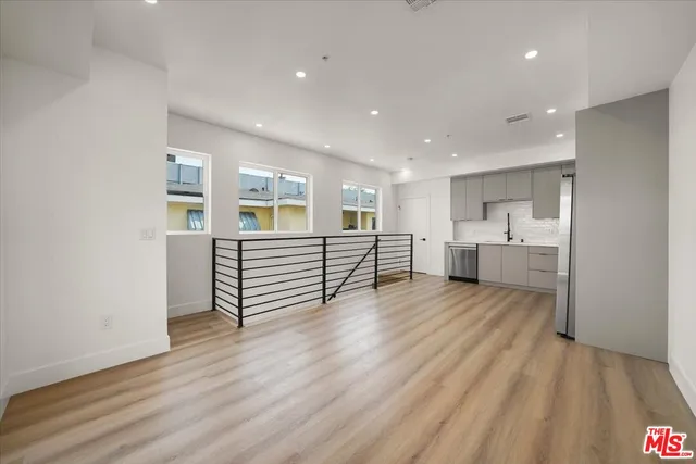 $3,208 | 910 North Hudson Avenue, Unit A, Los Angeles, CA 90038