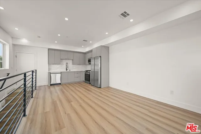 $3,208 | 910 North Hudson Avenue, Unit A, Los Angeles, CA 90038