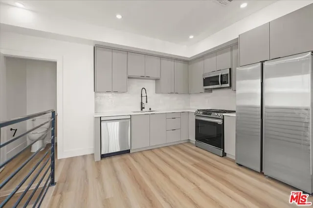 $3,208 | 910 North Hudson Avenue, Unit A, Los Angeles, CA 90038