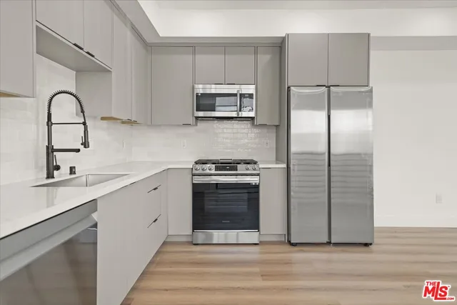 $3,208 | 910 North Hudson Avenue, Unit A, Los Angeles, CA 90038