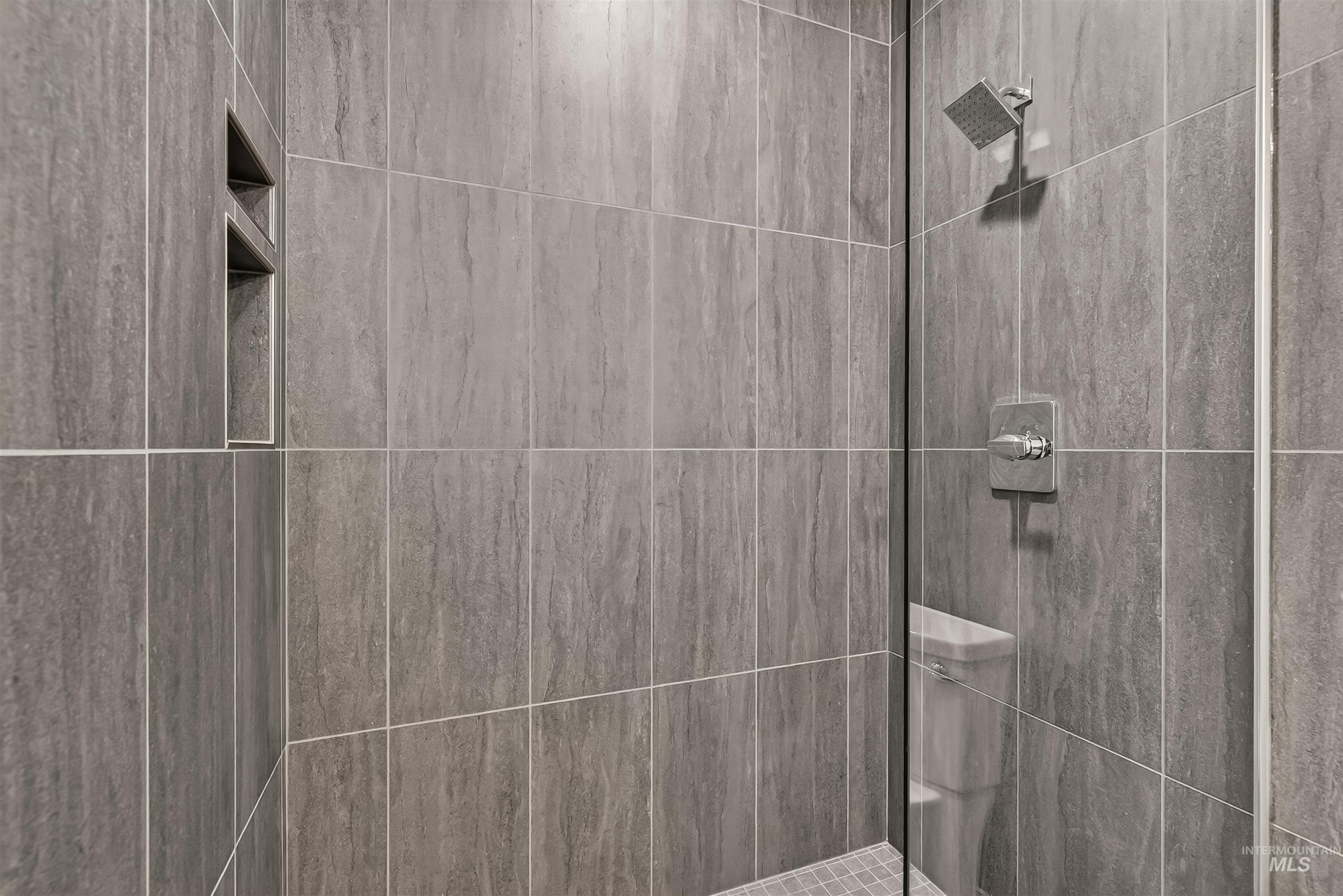 3710 22nd Street Lewiston, ID 83501 - Photo 30 of 36 Bathroom featuring a tile shower