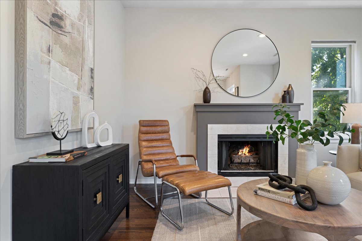 2955 North Racine Avenue, Unit 2B Chicago, IL 60657 - Photo 11 of 22 Gallery Image 11