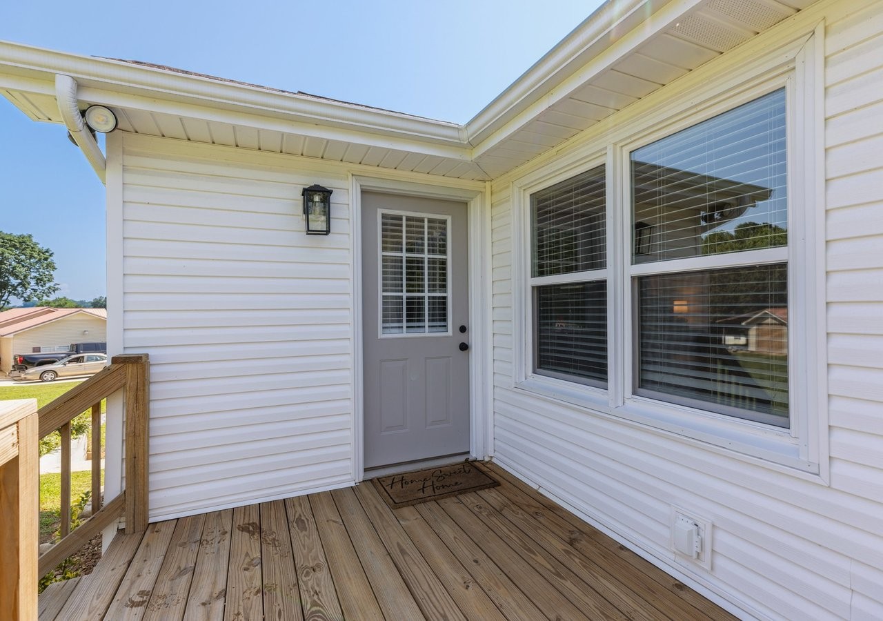 47 Long View Drive Winchester, TN 37398 - Photo 41 of 53 a view of a house with a deck