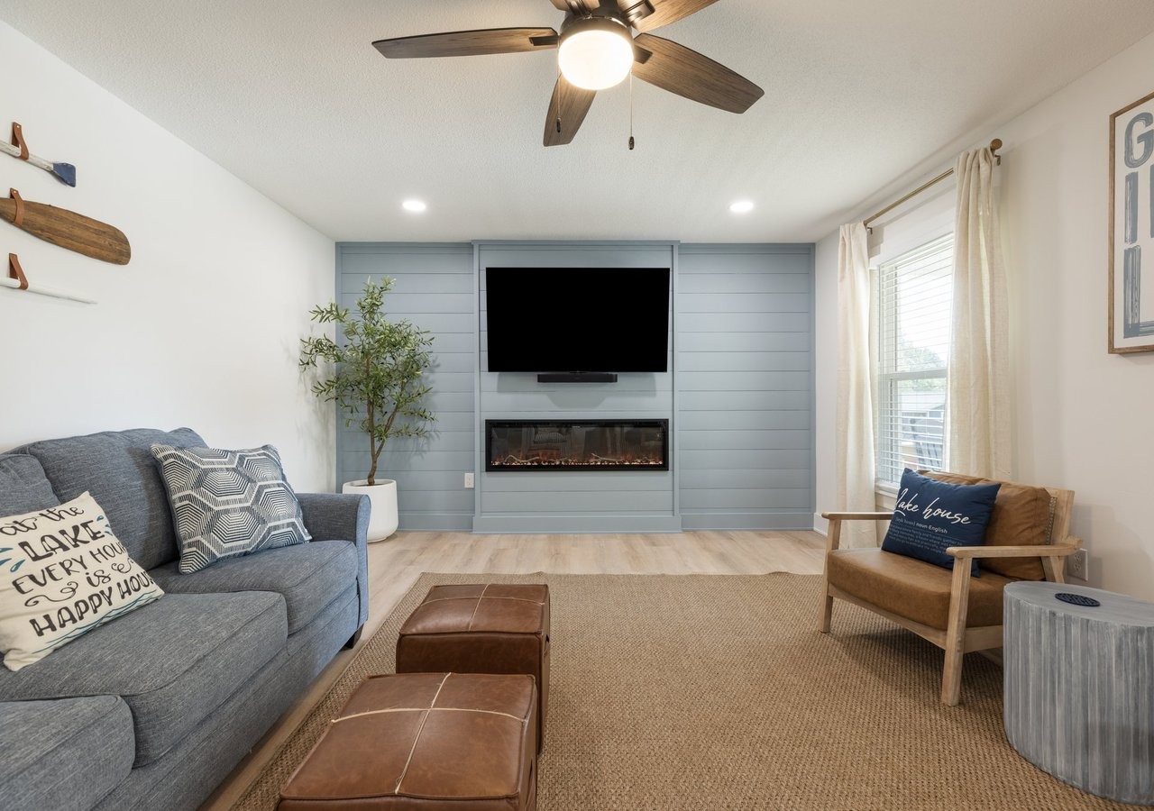 47 Long View Drive Winchester, TN 37398 - Photo 7 of 53 a living room with furniture and a flat screen tv