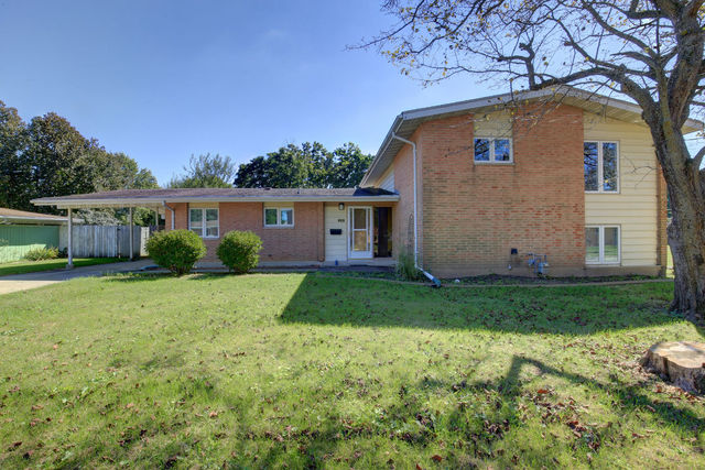 329 Naples Drive Rantoul, IL 61866 - Photo 3 of 18