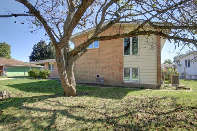 329 Naples Drive Rantoul, IL 61866 - Photo 4 of 18