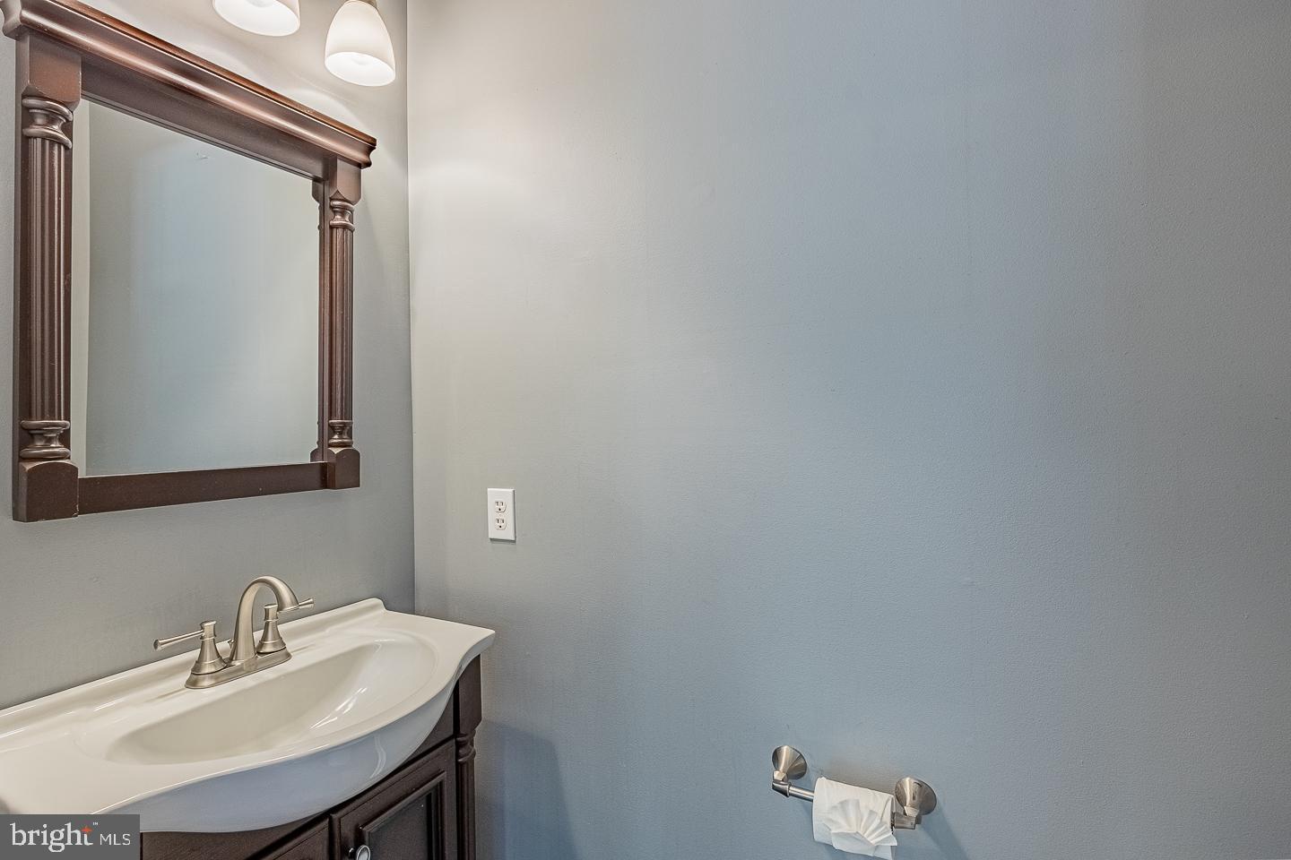 690 Churchill Road Chester Springs, PA 19425 - Photo 21 of 46 1st Fl oor Powder room
