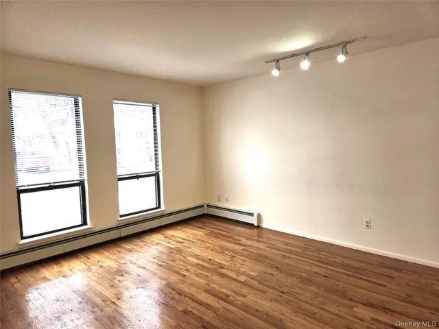 $5,250 | 90 Graywood Road, Port Washington, NY 11050