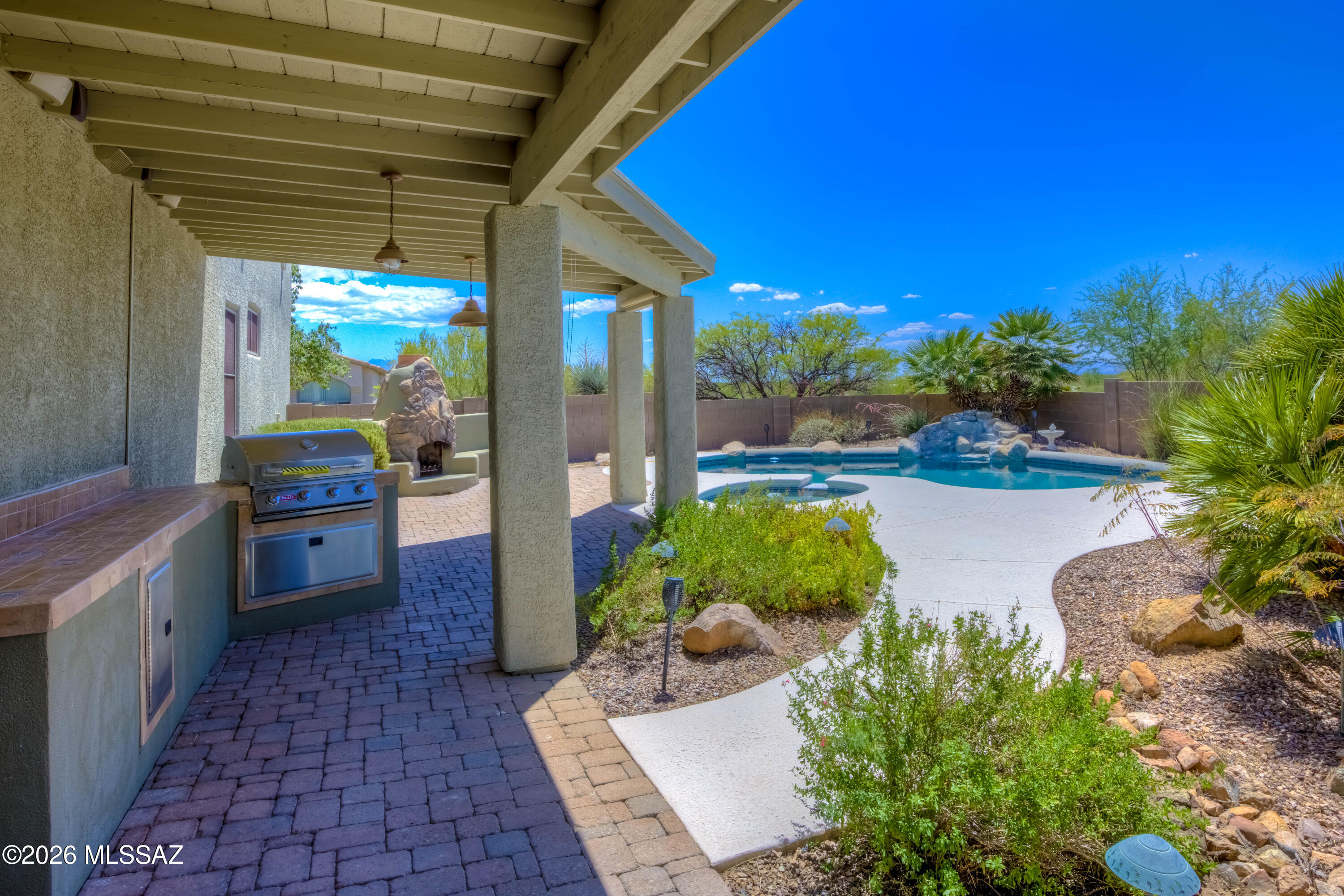 10831 South Heart Break Ridge Place Vail, AZ 85641 - Photo 36 of 41 Built in BBQ!