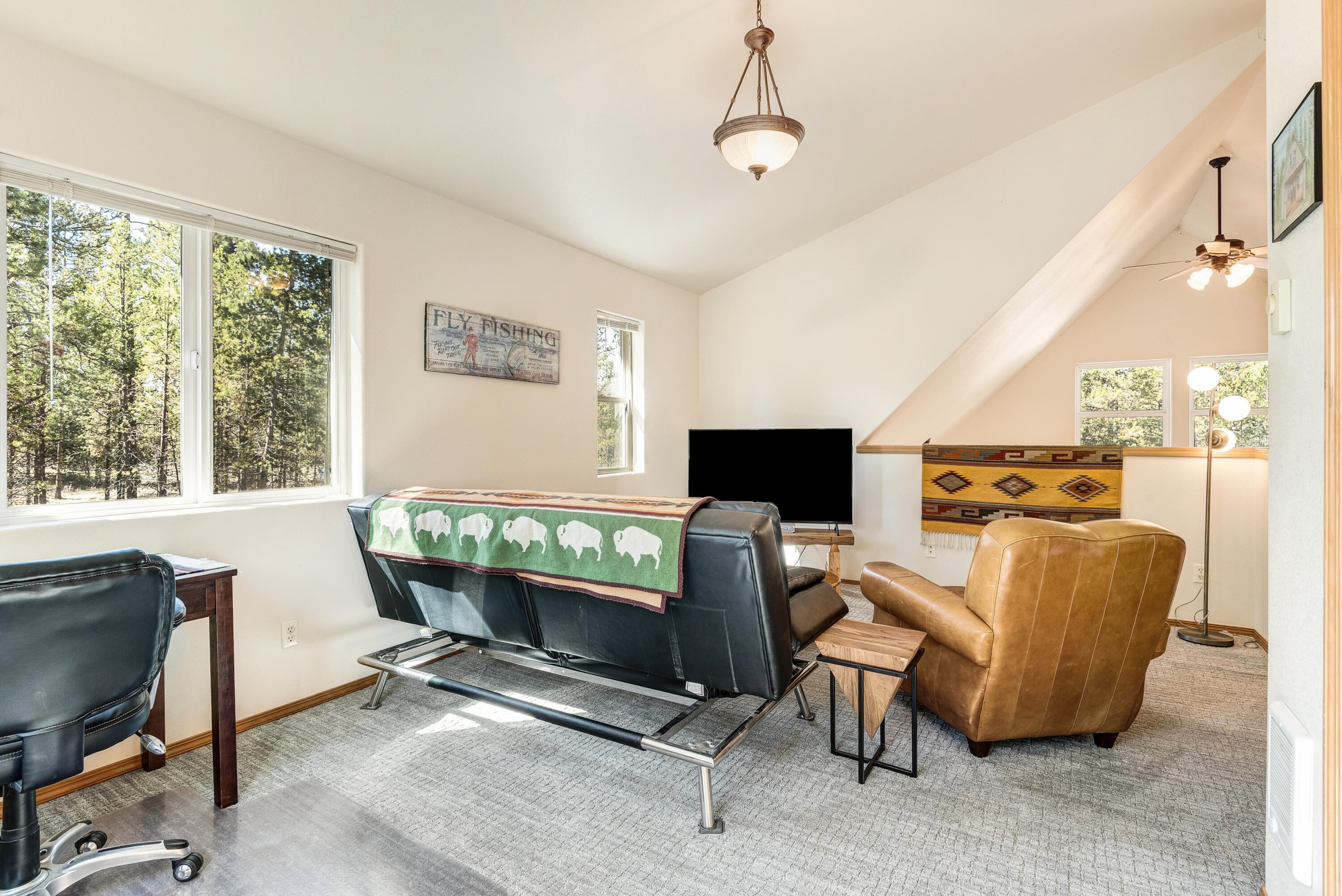 55150 Jackpine Way Bend, OR 97707 - Photo 12 of 19 Loft sitting area