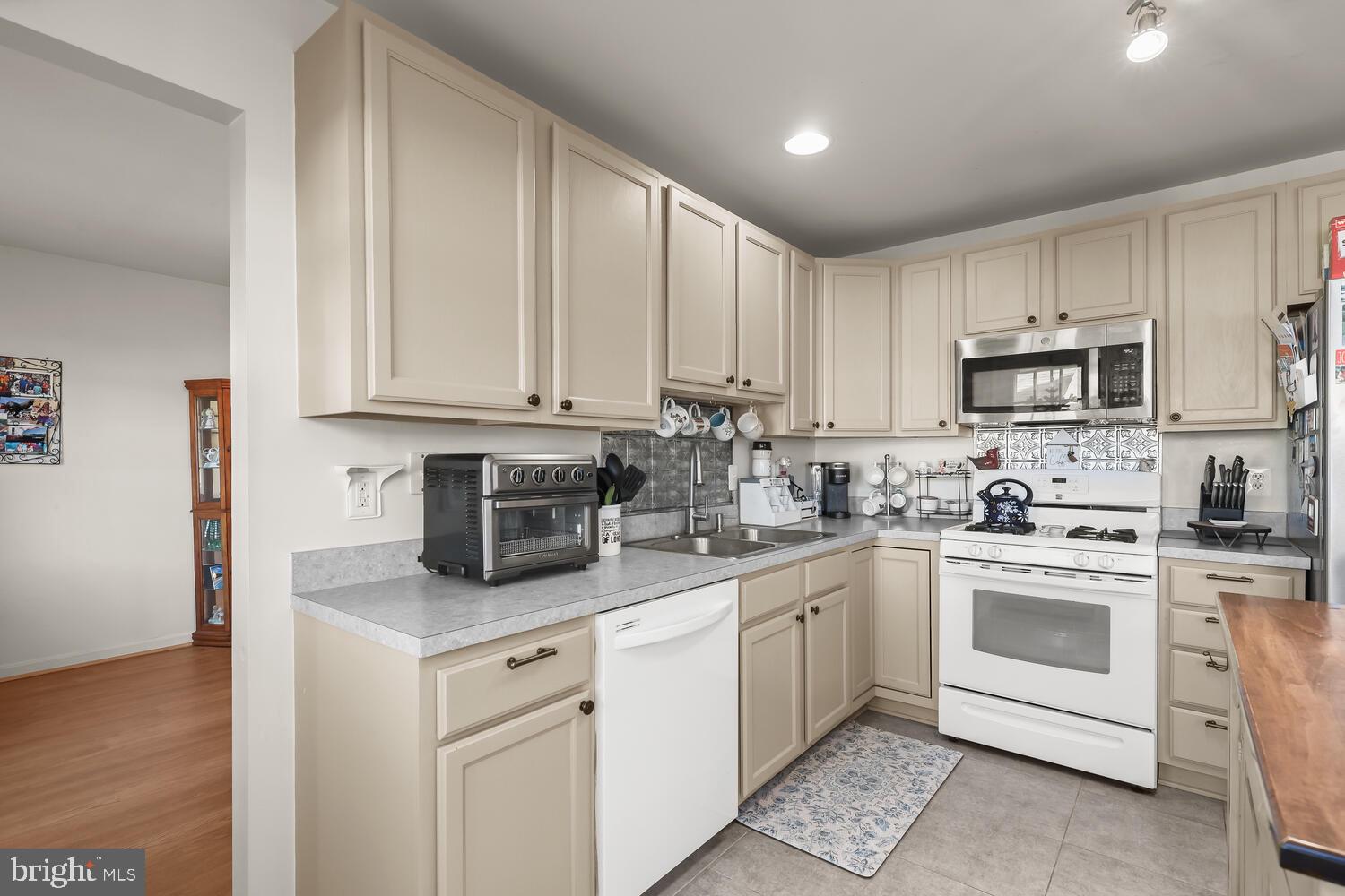210 Seamaster Road Essex, MD 21221 - Photo 11 of 57 Eat In Kitchen