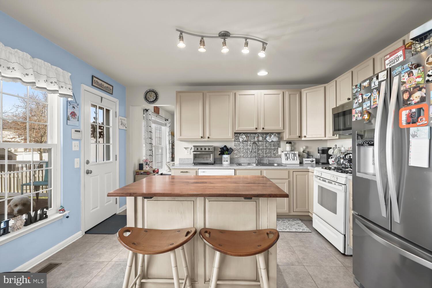 210 Seamaster Road Essex, MD 21221 - Photo 14 of 57 Eat In Kitchen