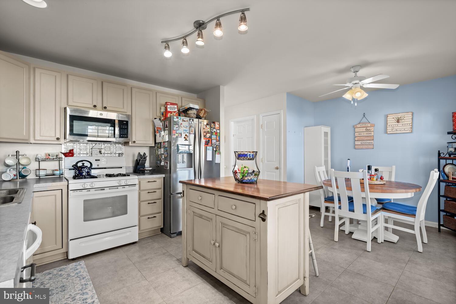 210 Seamaster Road Essex, MD 21221 - Photo 15 of 57 Eat In Kitchen