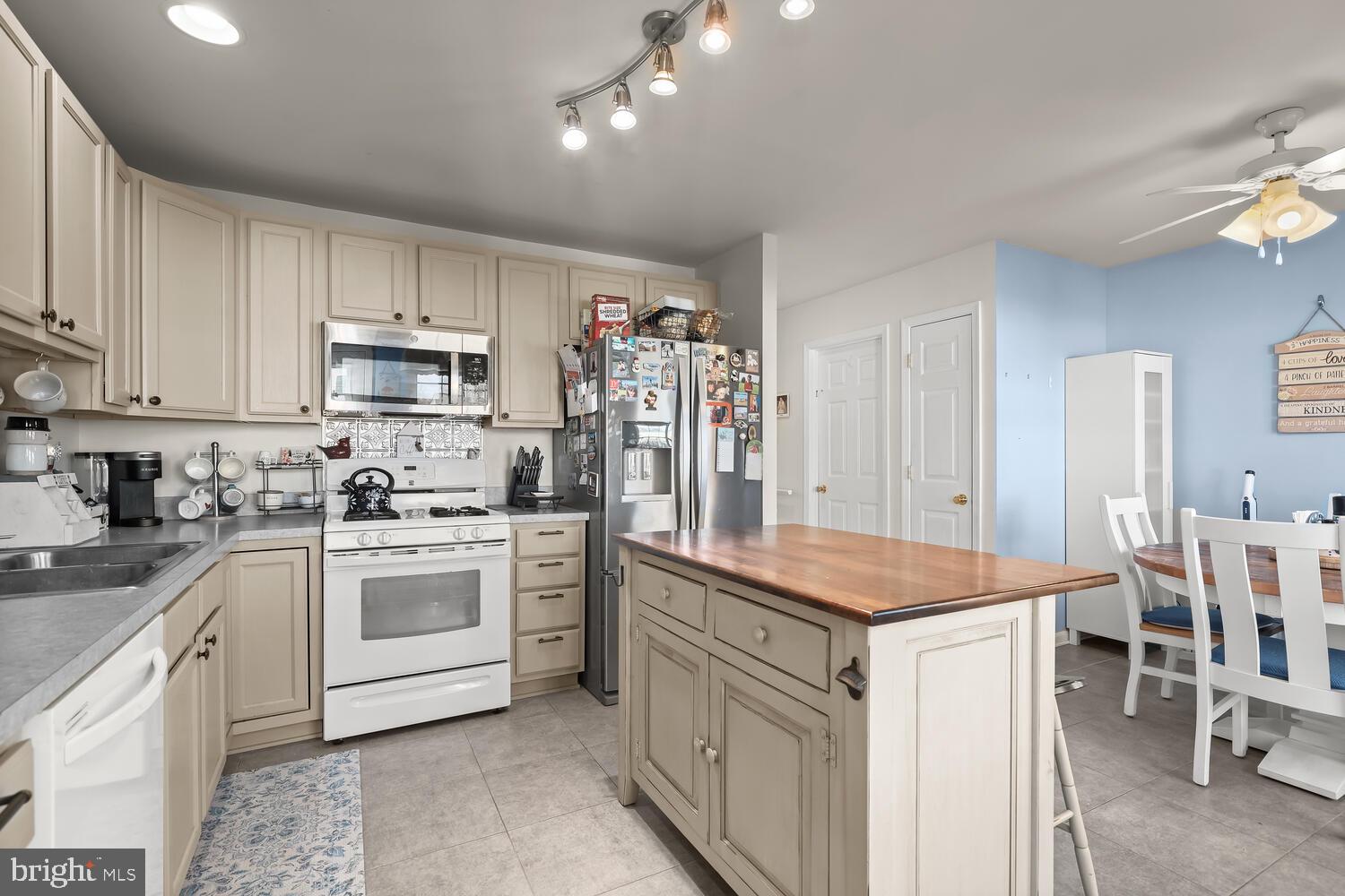 210 Seamaster Road Essex, MD 21221 - Photo 17 of 57 Eat In Kitchen