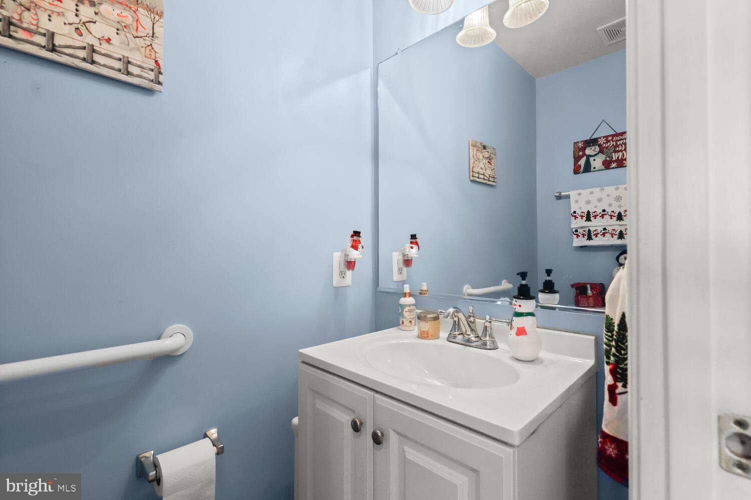 210 Seamaster Road Essex, MD 21221 - Photo 25 of 57 Main Level Powder Room