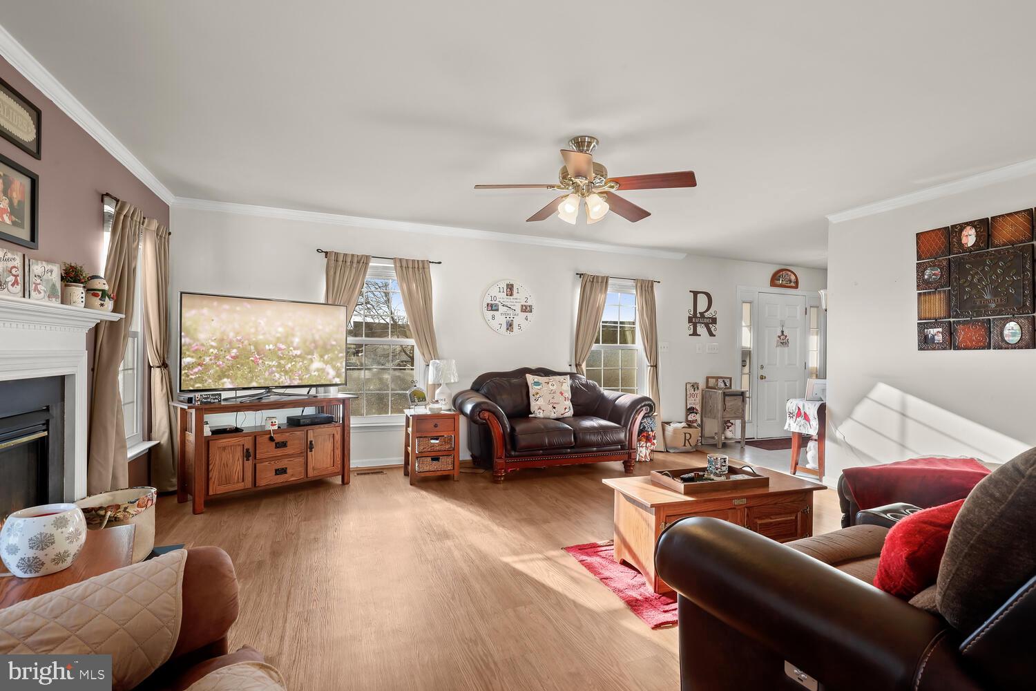 210 Seamaster Road Essex, MD 21221 - Photo 4 of 57 Living Room
