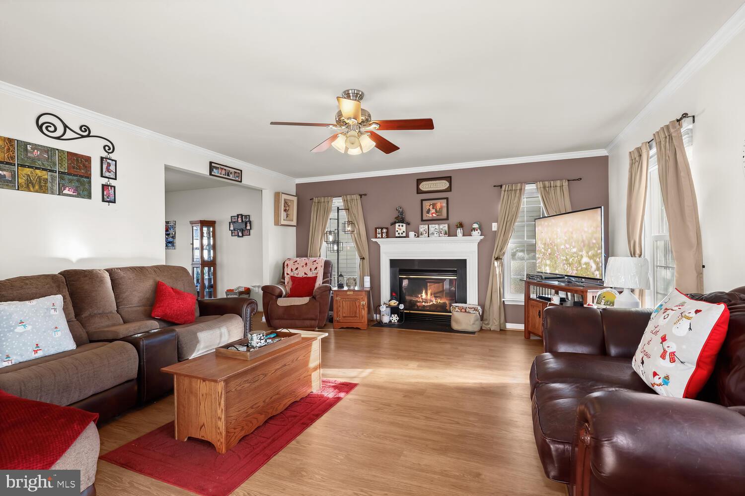 210 Seamaster Road Essex, MD 21221 - Photo 5 of 57 Living Room