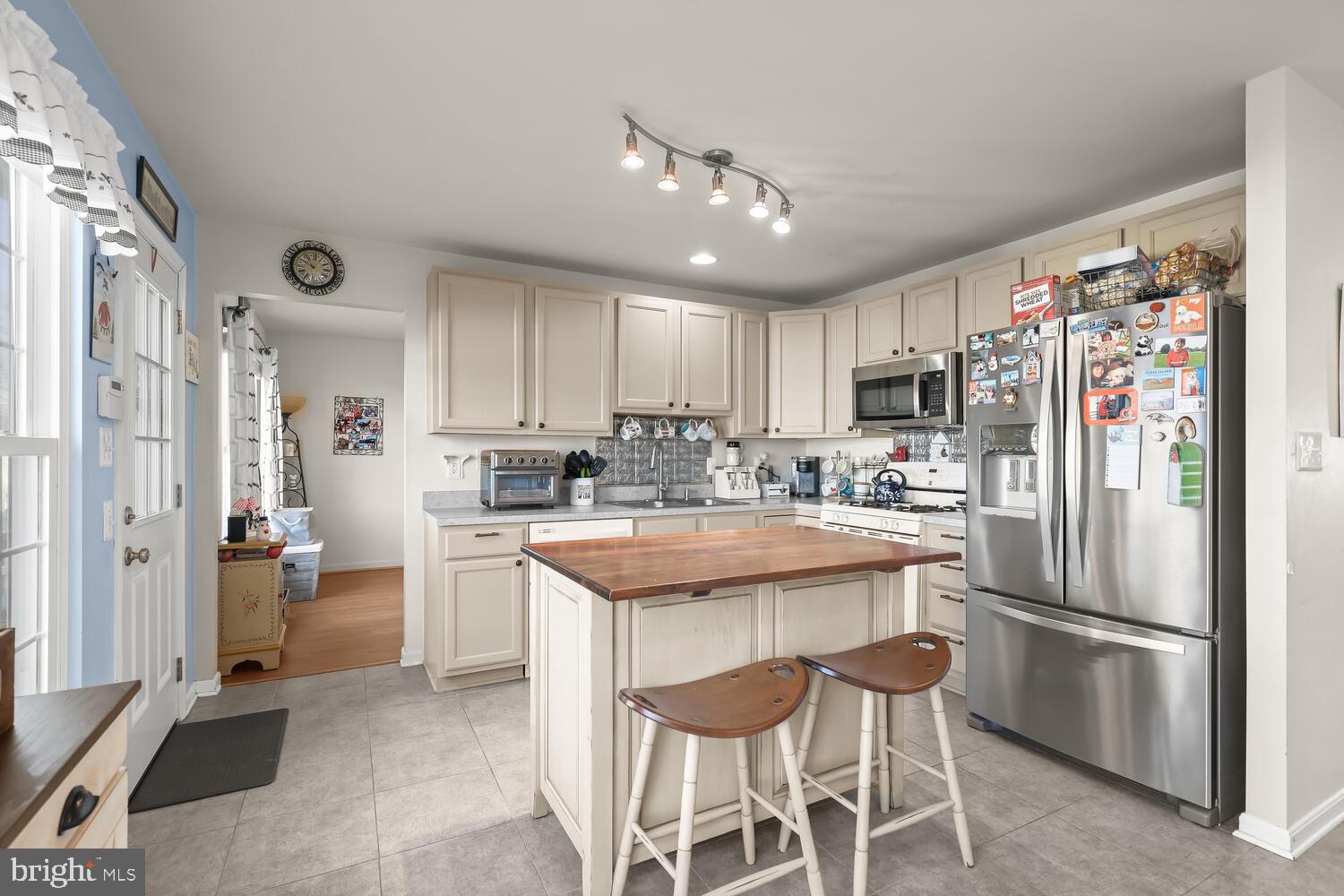 210 Seamaster Road Essex, MD 21221 - Photo 10 of 57 Eat In Kitchen