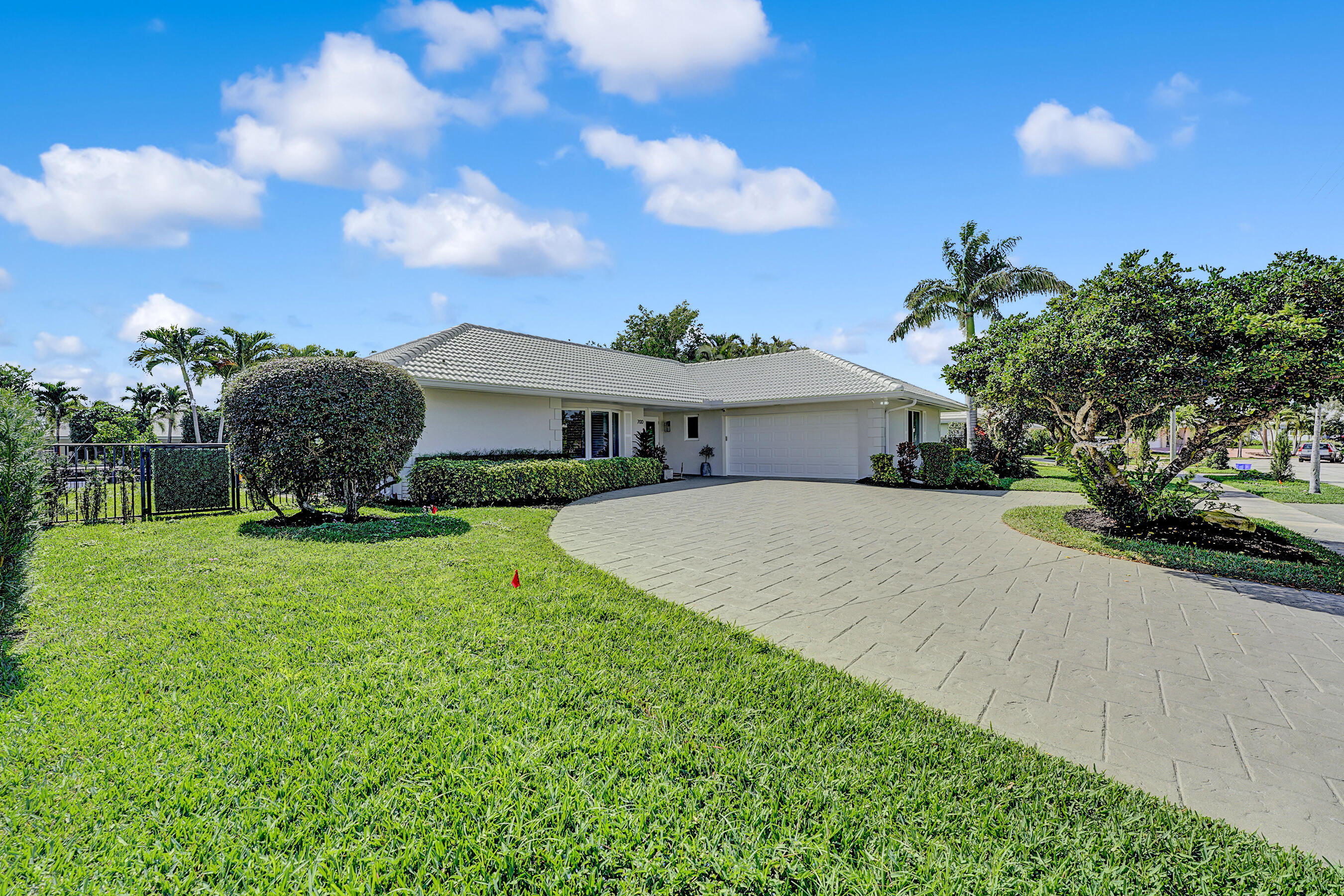 700 Holly Lane Boca Raton, FL 33486 - Photo 2 of 32 Gorgeous Camino Gardens Home