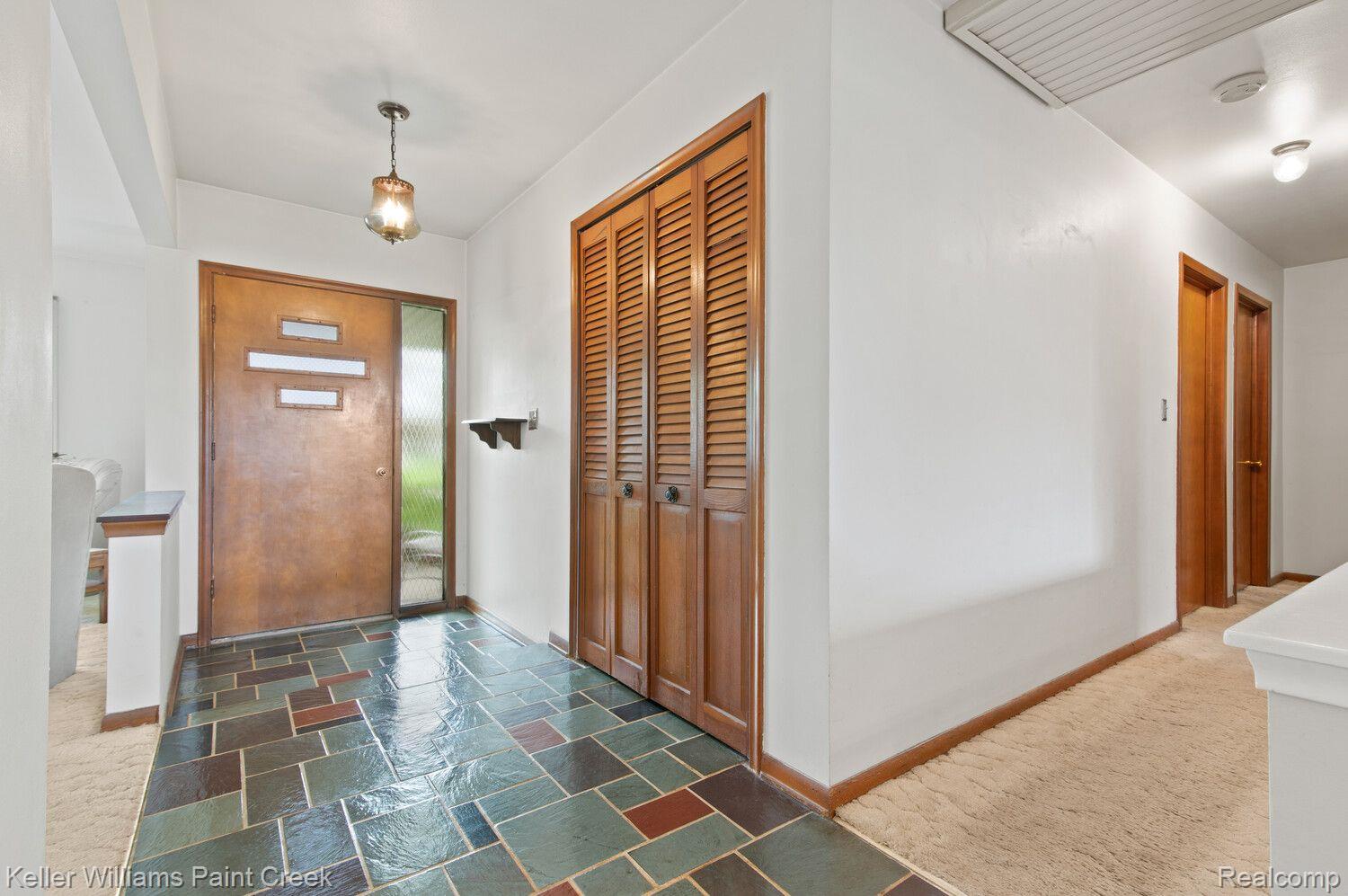3811 Chapman Road Utica, MI 48316 - Photo 7 of 26 14 x 5 slate Foyer