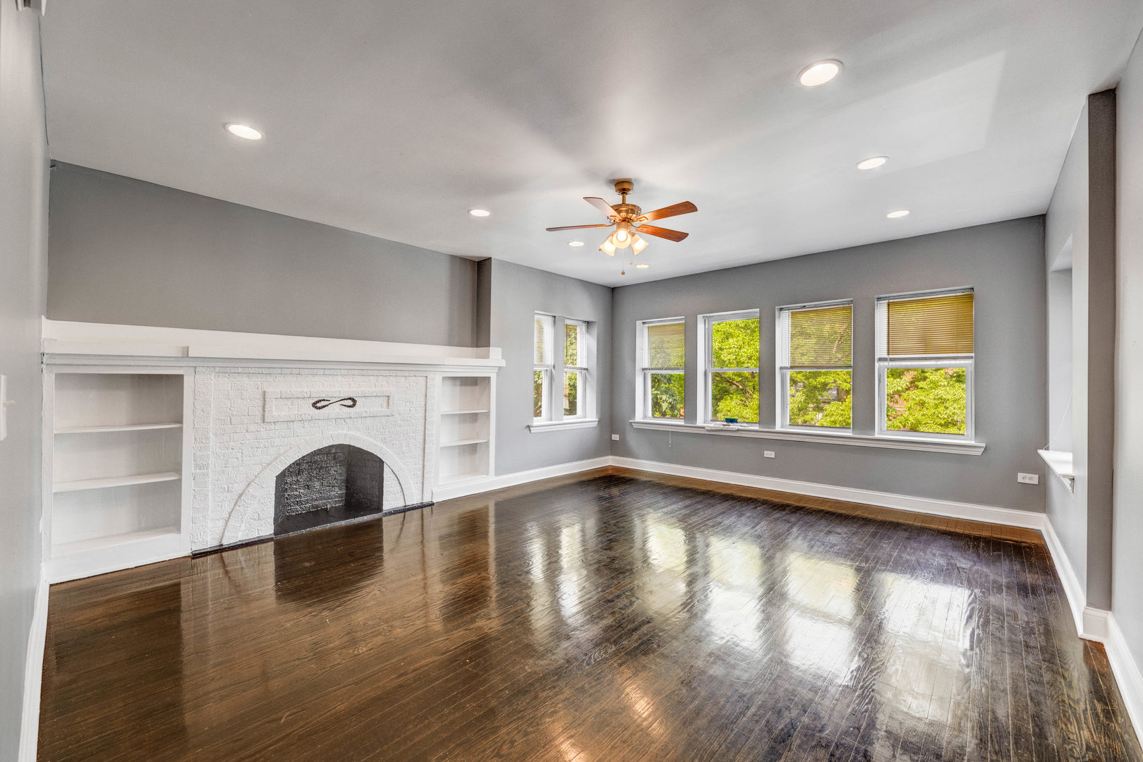 7025 South Chappel Avenue, Unit 3 Chicago, IL 60649 - Photo 2 of 10