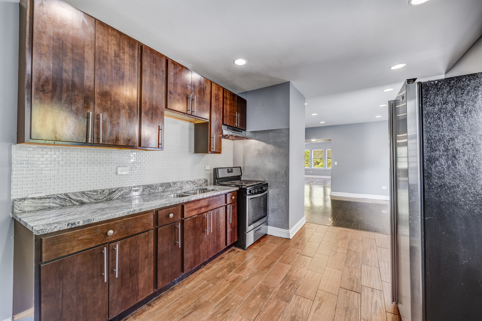 7025 South Chappel Avenue, Unit 3 Chicago, IL 60649 - Photo 5 of 10