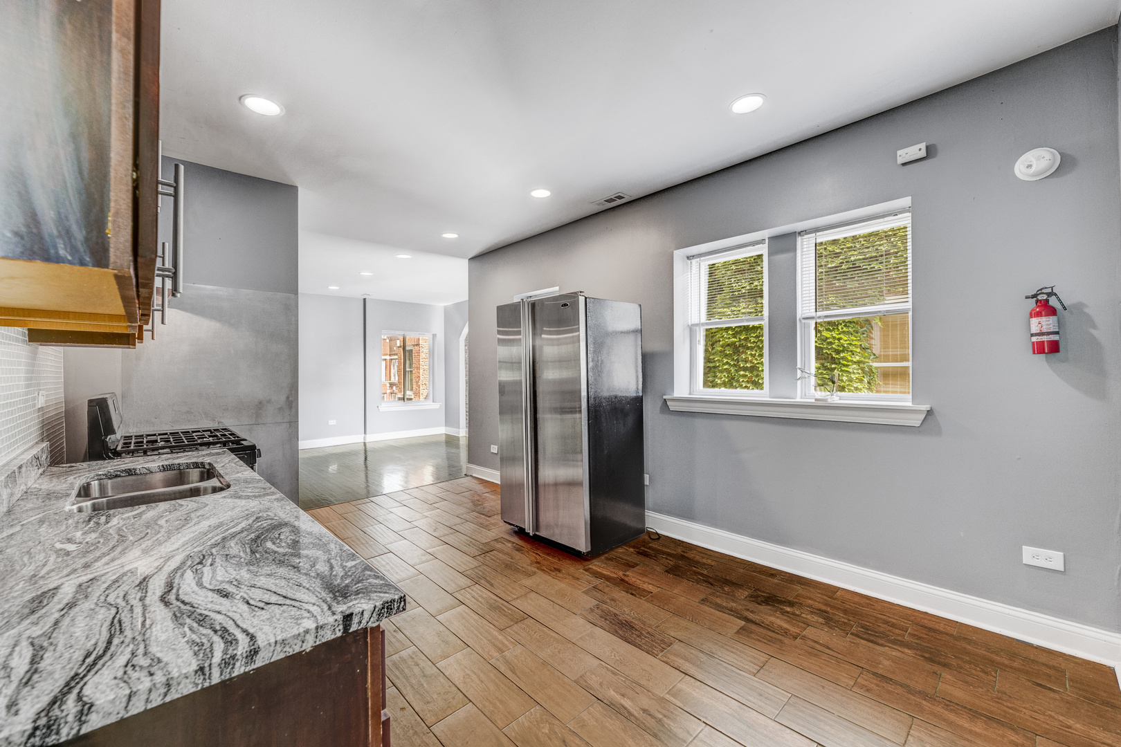 7025 South Chappel Avenue, Unit 3 Chicago, IL 60649 - Photo 6 of 10