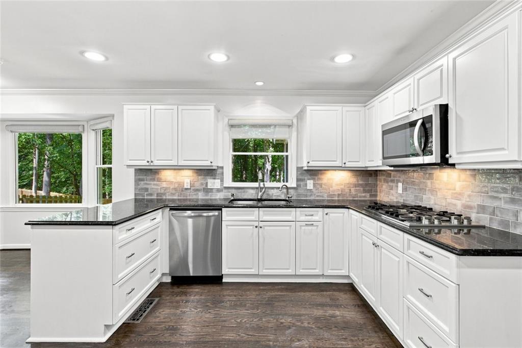 4622 Kings Down Road Atlanta, GA 30338 - Photo 13 of 52 Gallery Image 13