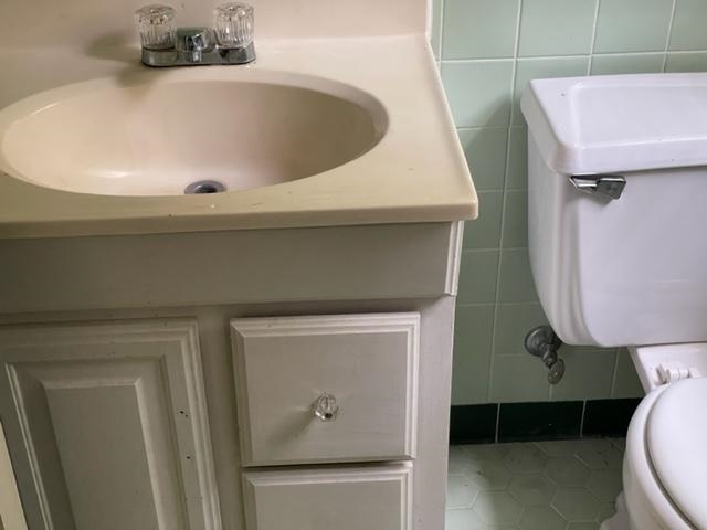 3300 Lucibill Road Memphis, TN 38116 - Photo 4 of 14 a bathroom with a sink and toilet