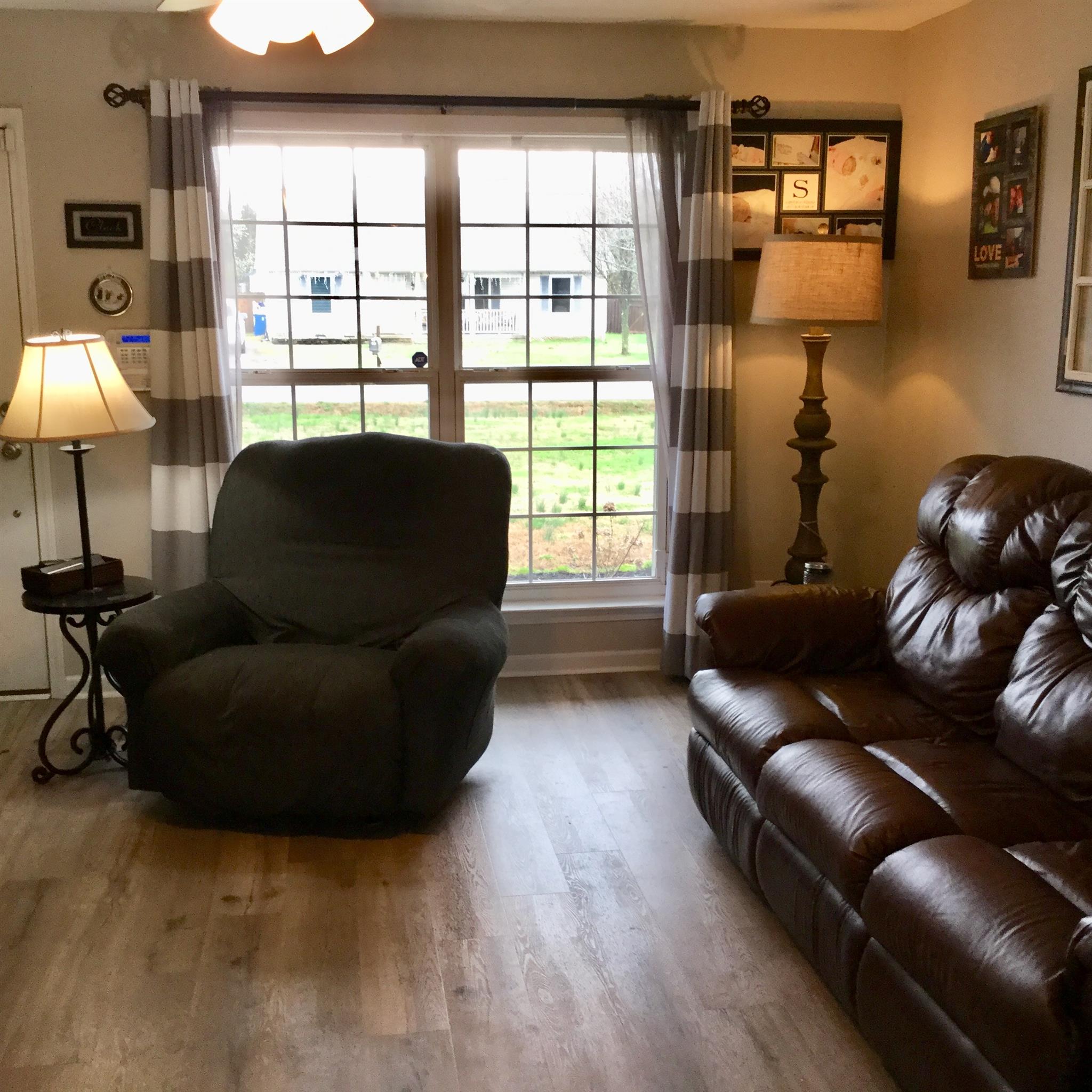 669 Crescent Road Murfreesboro, TN 37128 - Photo 4 of 16 a living room with furniture and a window