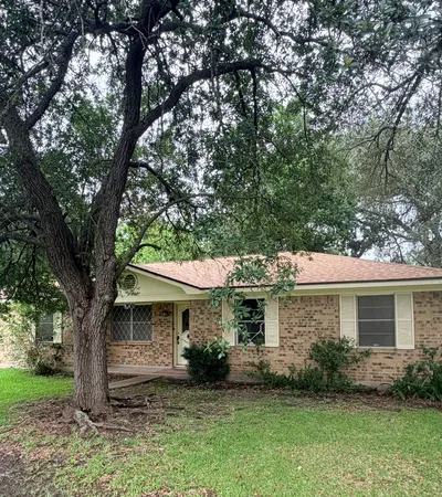 $209,900 | 708 1st Street, Winnie, TX 77665